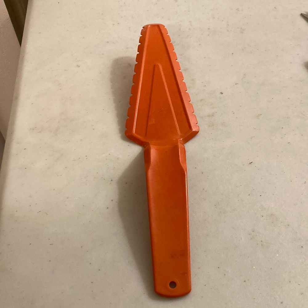 Tupperware Orange Pie Spatula
